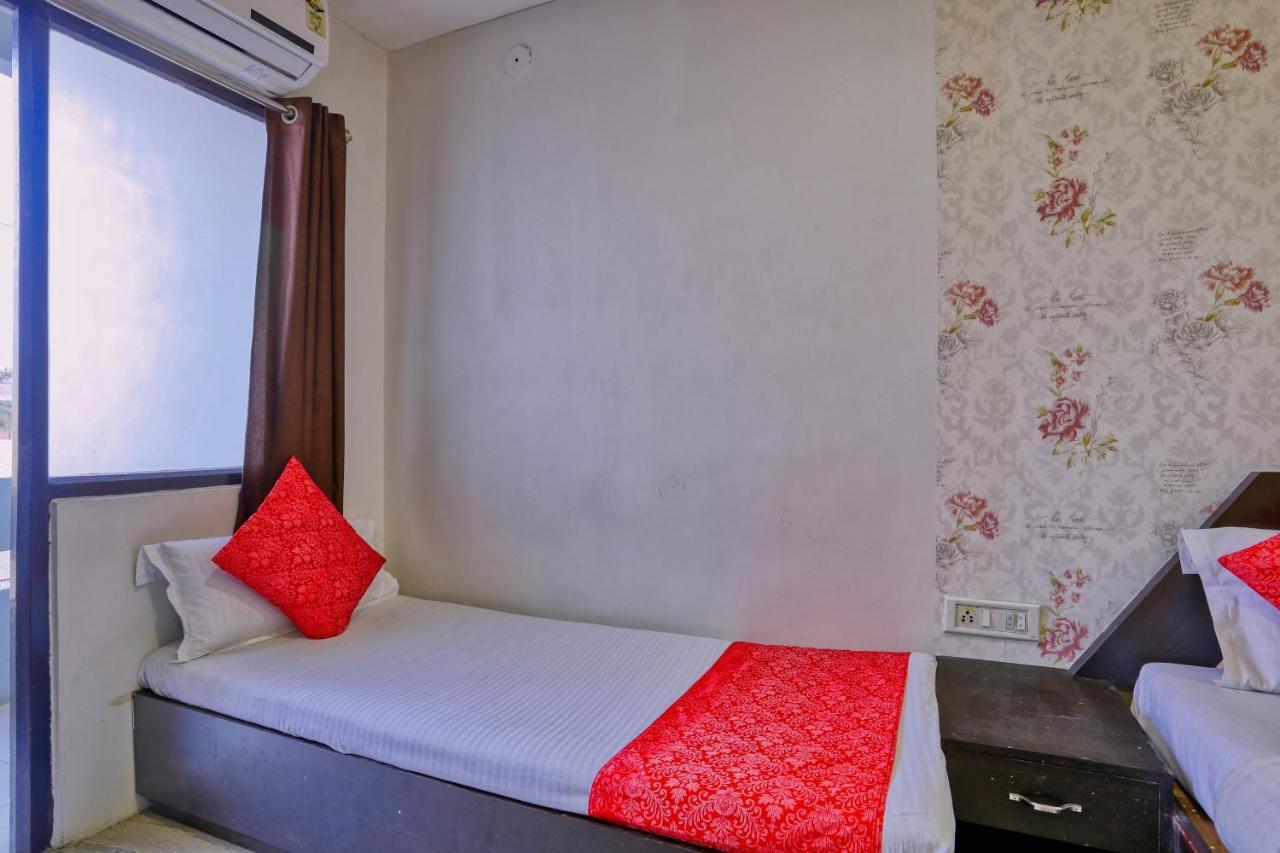 Hotel Galaxy Indaur Kültér fotó