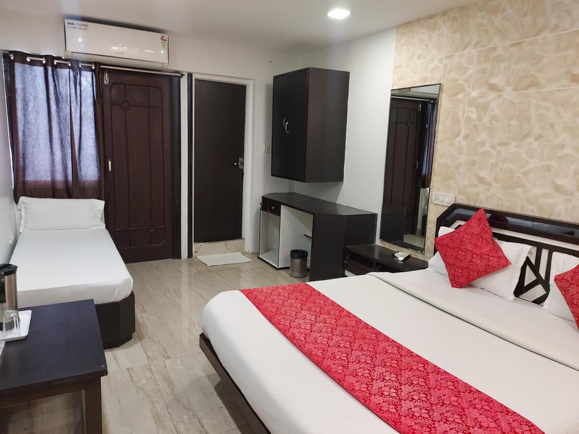 Hotel Galaxy Indaur Kültér fotó